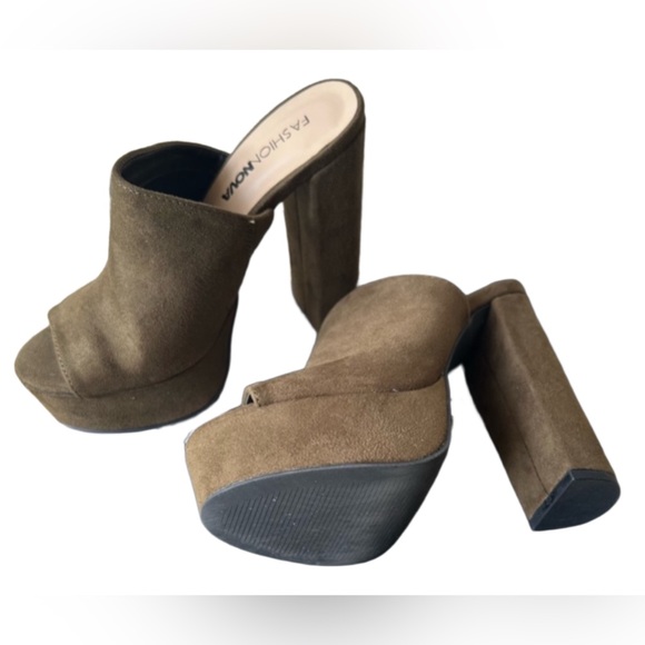 💙❤️ Olive green Fashion Nova platforms. - Picture 2 of 5